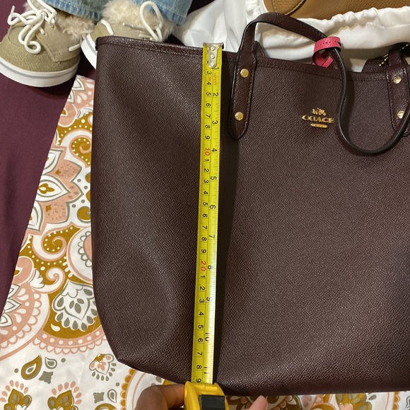 COACH REVERS-ABLE 2 WAY SHOULDER BAG W/ WRISTLER/MAKEUP CASE PRELOVED - Picture 9 of 10